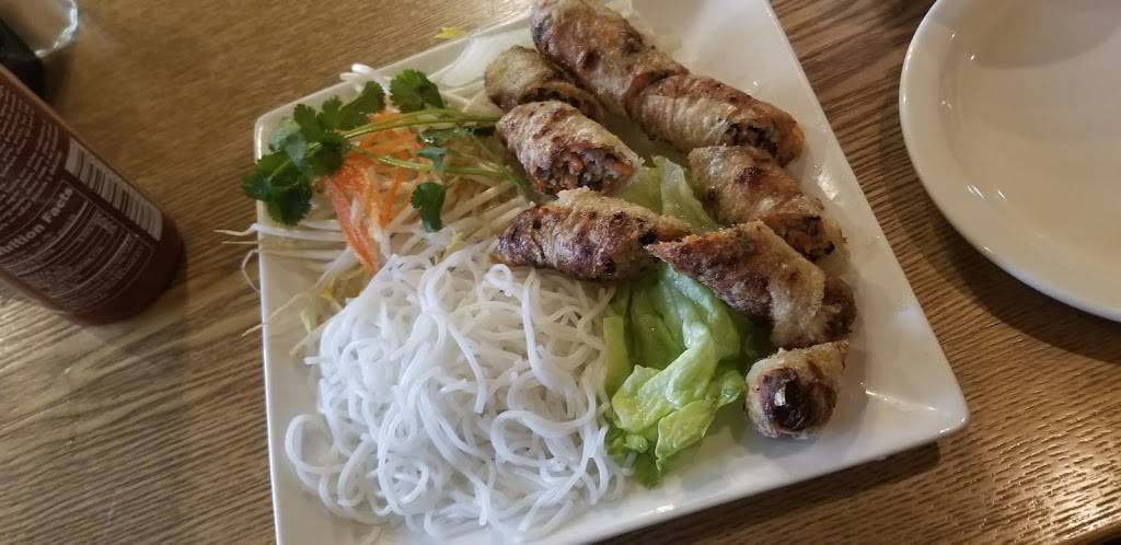 Zume Asian Cuisine | restaurant | 15470 Andrews Dr #22B, Denver, CO 80239, USA | 3033078798 OR +1 303-307-8798