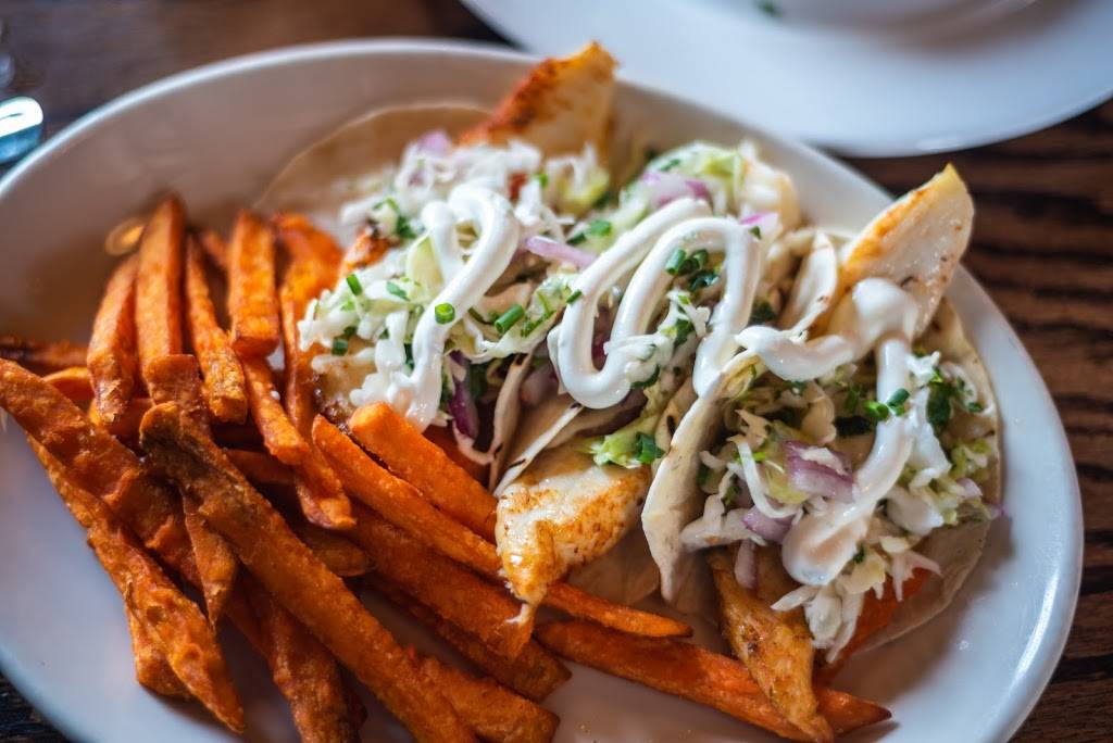 Chadwicks | restaurant | 203 Strand St, Alexandria, VA 22314, USA | 7038364442 OR +1 703-836-4442