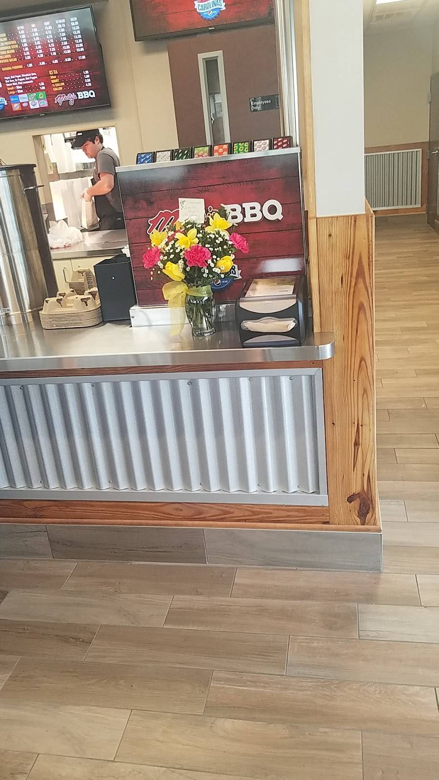 Martys BBQ | restaurant | 2643 Ward Blvd, Wilson, NC 27893, USA | 2522811709 OR +1 252-281-1709
