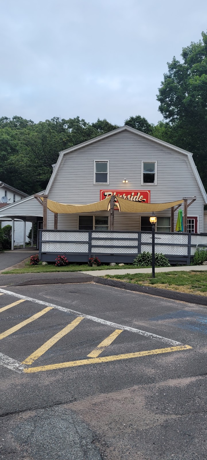 Riverside Bar & Grill | restaurant | 26 Killingworth Rd, Higganum, CT 06441, USA | 8605543656 OR +1 860-554-3656