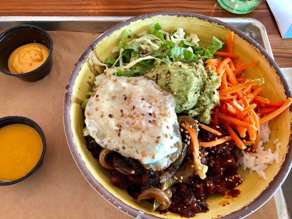 ChiLantro | restaurant | 1414 Shore District Dr #102, Austin, TX 78741, USA | 5123829653 OR +1 512-382-9653