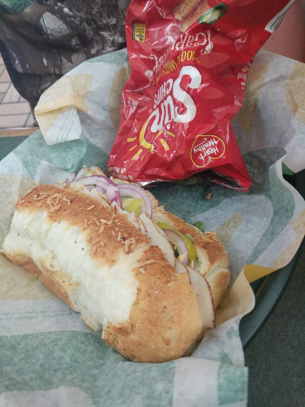 Subway | restaurant | 404 S Henrietta St, Effingham, IL 62401, USA | 2173478881 OR +1 217-347-8881