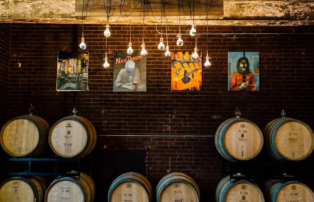 Roy Pitz Barrel House | restaurant | 990 Spring Garden St, Philadelphia, PA 19123, USA | 2159956792 OR +1 215-995-6792