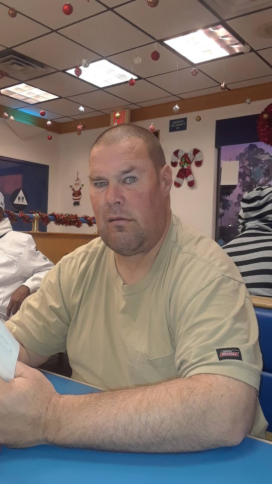 Bakers Drive-Thru | restaurant | 500 E Foothill Blvd, Rialto, CA 92376, USA | 9098845233 OR +1 909-884-5233