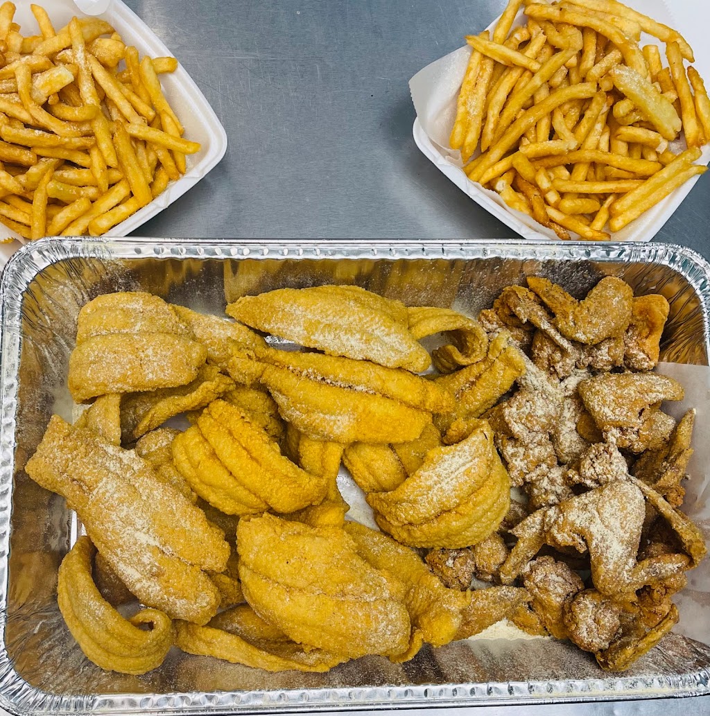 King Sharks Fish & Chicken Market | meal takeaway | 1002 N Post Rd, Indianapolis, IN 46219, USA | 3173774495 OR +1 317-377-4495