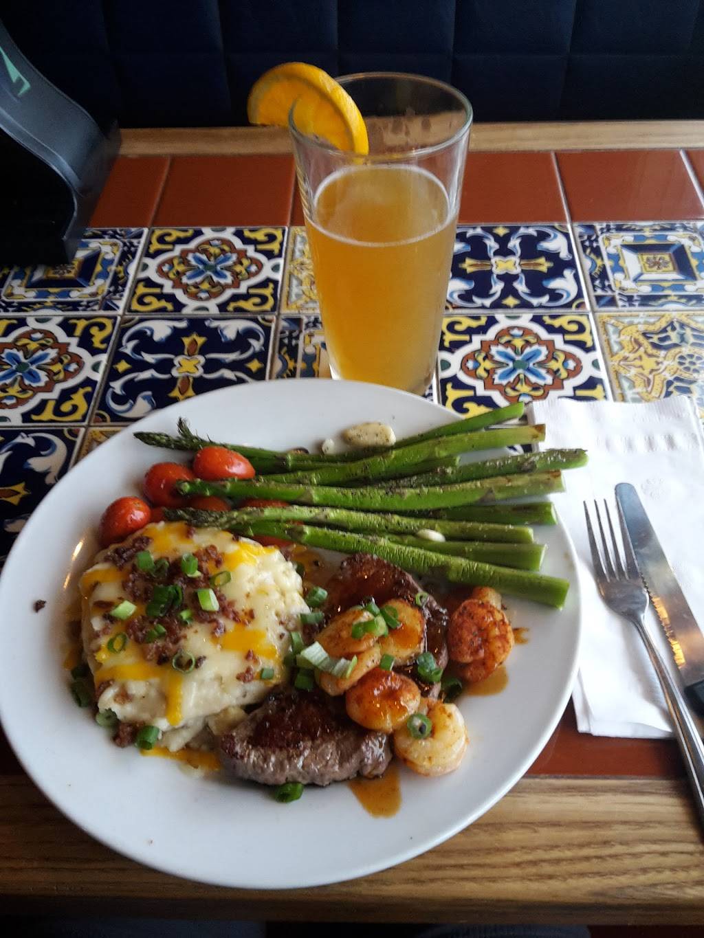 Chilis Grill & Bar | meal takeaway | 855 West Main Street, Middletown, RI 02842, USA | 4018489380 OR +1 401-848-9380