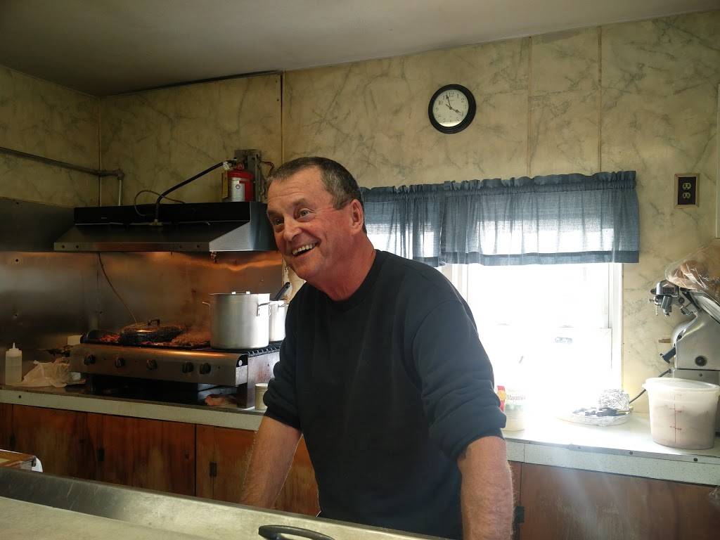 Seagraves Steak & Submarine | meal takeaway | 1 S Tilbury Rd, Salem, NJ 08079, USA | 8569352176 OR +1 856-935-2176