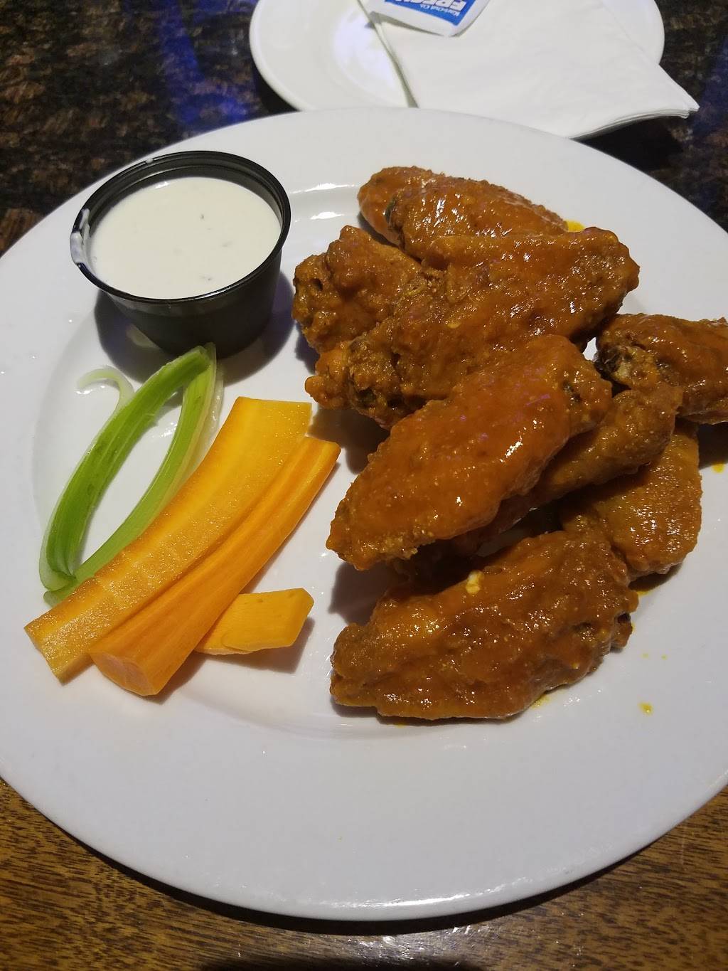 McQuades Neighborhood Grill | restaurant | 275 Merrick Rd, Lynbrook, NY 11563, USA | 5162562820 OR +1 516-256-2820