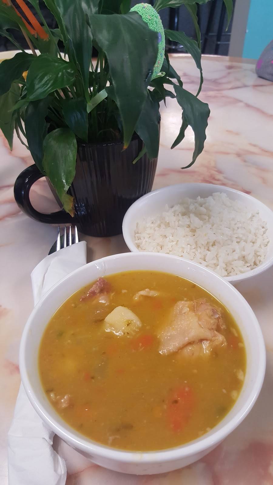 El Castillo Del Caribe | restaurant | 346 Ridge Ave, Allentown, PA 18102, USA | 6107762014 OR +1 610-776-2014