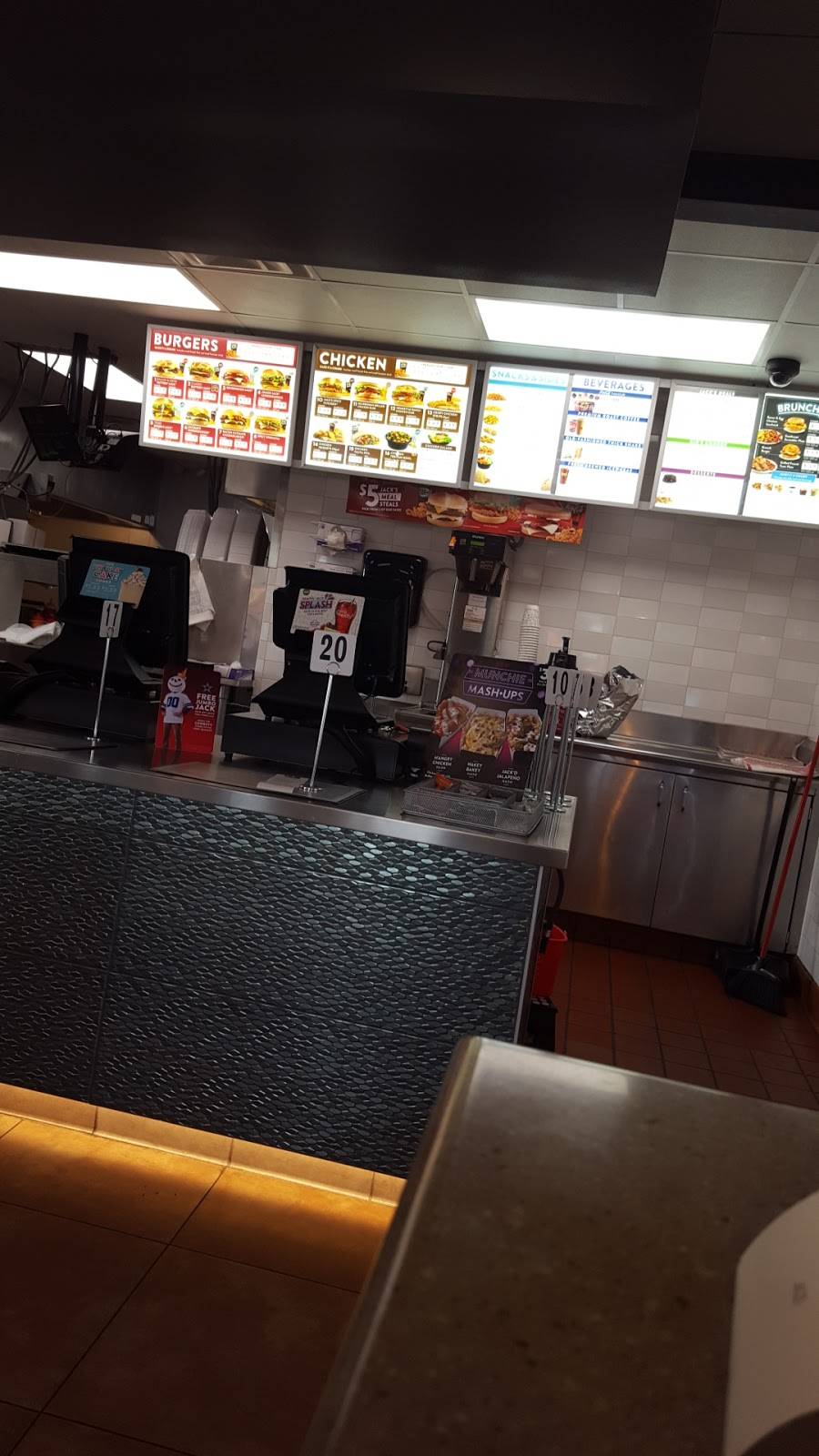 Jack in the Box | restaurant | 2105 W Seminary Dr, Fort Worth, TX 76115, USA | 8179269570 OR +1 817-926-9570