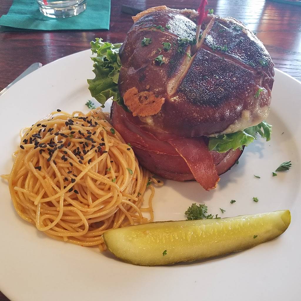 Creekside Grille | restaurant | 3600 E W Ave, Vicksburg, MI 49097, USA | 2696492700 OR +1 269-649-2700