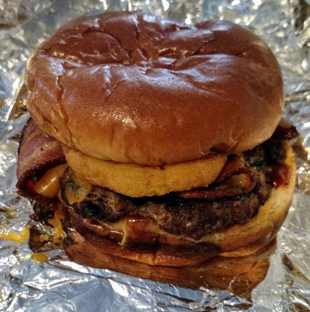 Hot Dog Station | restaurant | 4742 N Kimball Ave, Chicago, IL 60625, USA | 7735882580 OR +1 773-588-2580