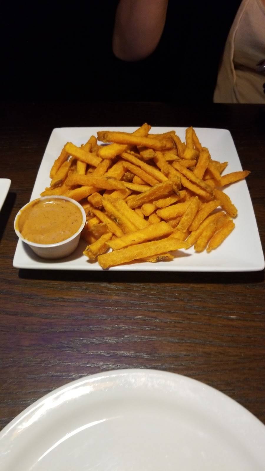 South Shore Bar & Grill | restaurant | 264 Browns Line, Etobicoke, ON M8W 3T5, Canada | 4167041820 OR +1 416-704-1820