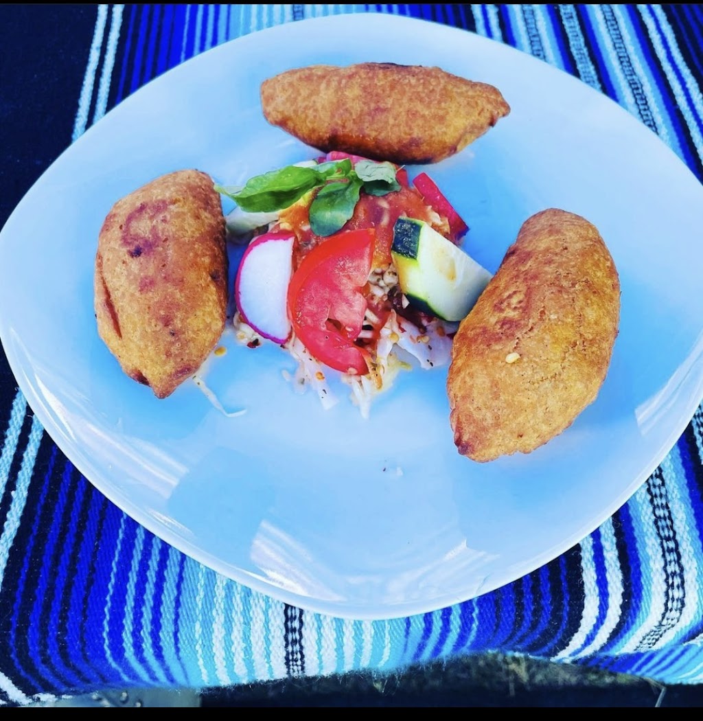 Lucas pupuseria | restaurant | 1131 W Gage Ave, Los Angeles, CA 90044, USA | 3232293487 OR +1 323-229-3487