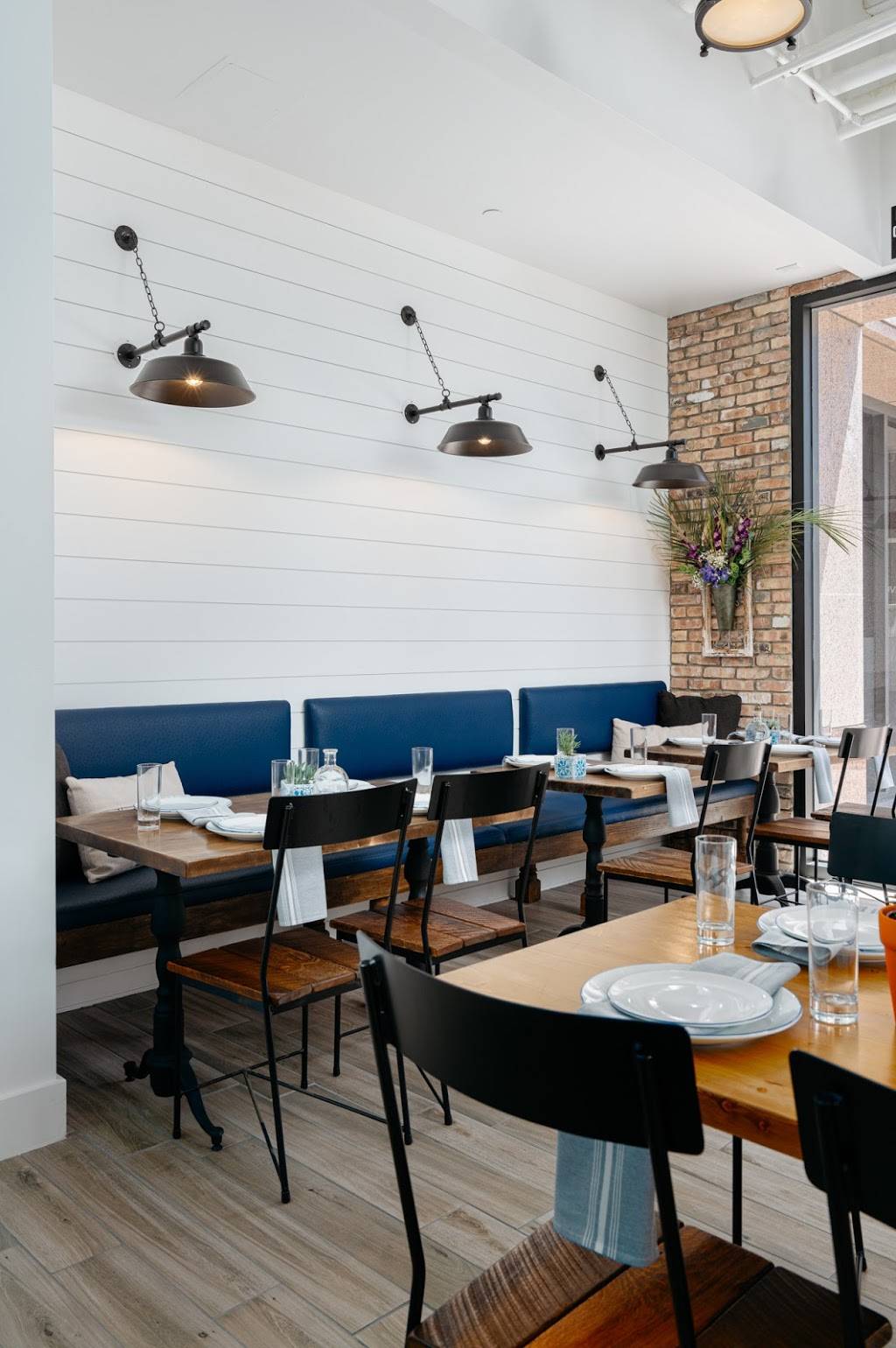 Porch & Swing | restaurant | 2010 Main St Suite 170, Irvine, CA 92614, USA | 9494187988 OR +1 949-418-7988