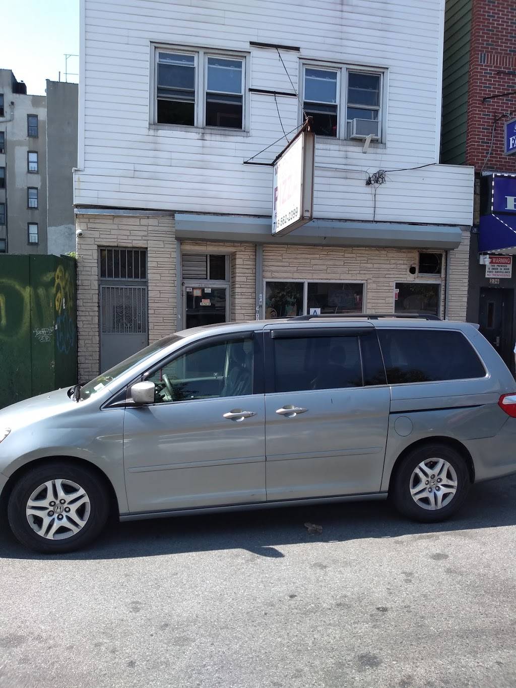 My Place Family Pizza | restaurant | 240 E 198th St, Bronx, NY 10458, USA | 7185622399 OR +1 718-562-2399