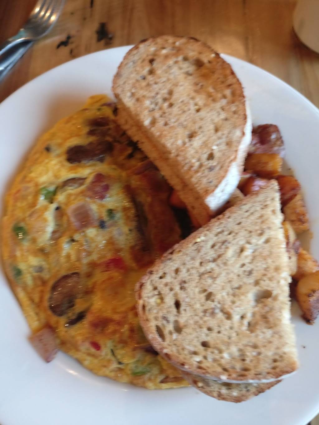 Elis Breakfast, Burgers, & Brews | restaurant | 12 Washington St, Natick, MA 01760, USA | 5085450669 OR +1 508-545-0669