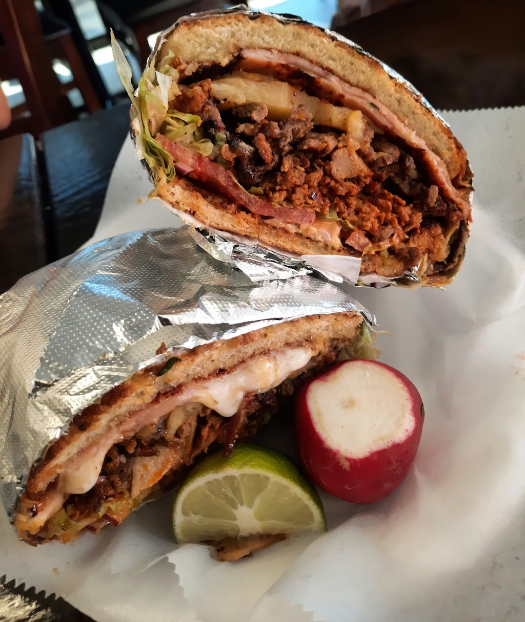 El Rey Tacos Y Mariscos | restaurant | 1034 W 6th St Suite 105, Corona, CA 92882, USA | 9514079090 OR +1 951-407-9090