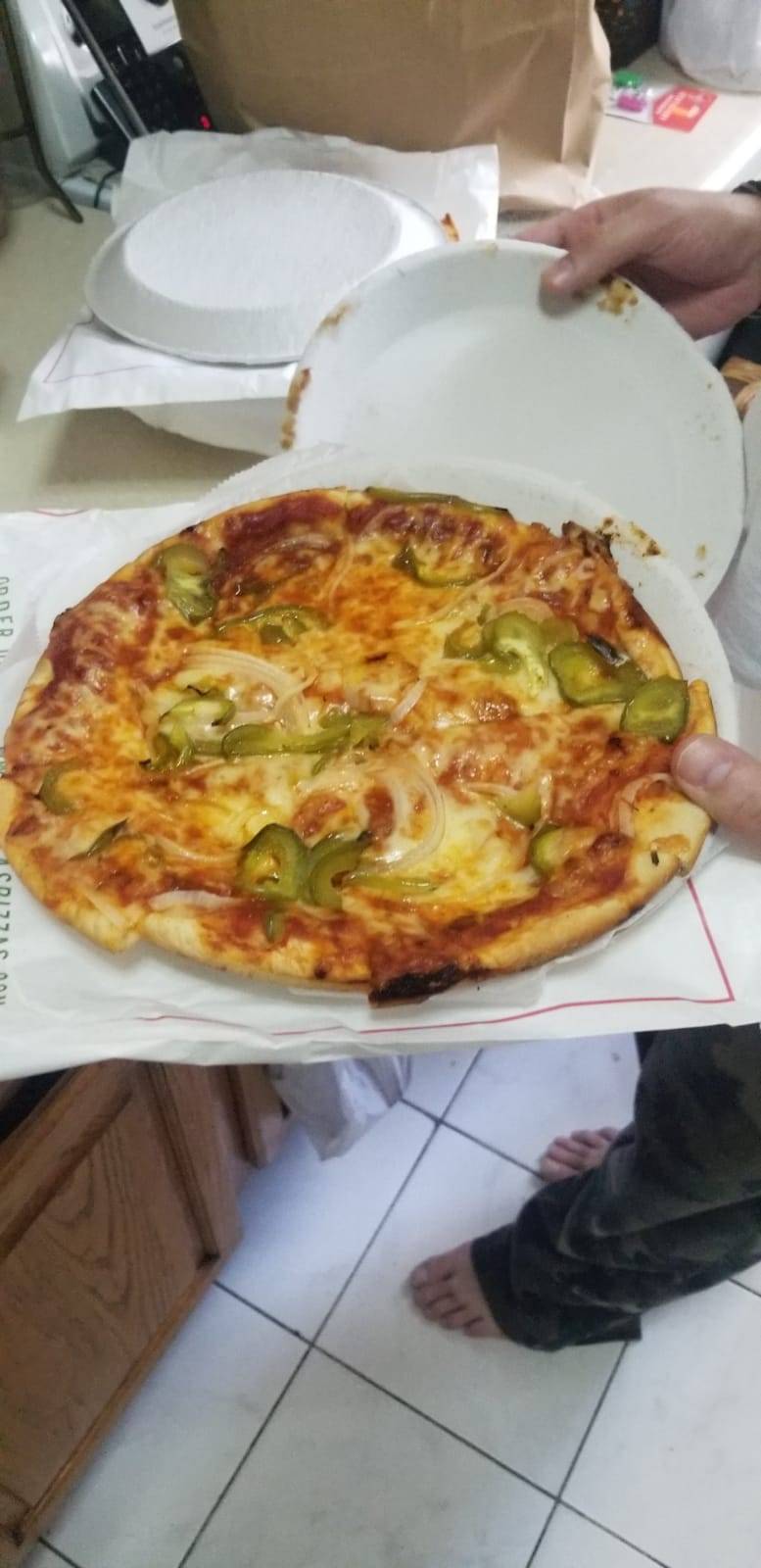 Singas Famous Pizza | restaurant | 2500 Central Park Ave, Yonkers, NY 10710, USA | 9149612611 OR +1 914-961-2611