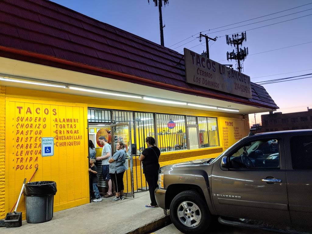 Tacos La Banqueta Puro DF | restaurant | 1305 N Carroll Ave, Dallas, TX 75204, USA | 2148231260 OR +1 214-823-1260