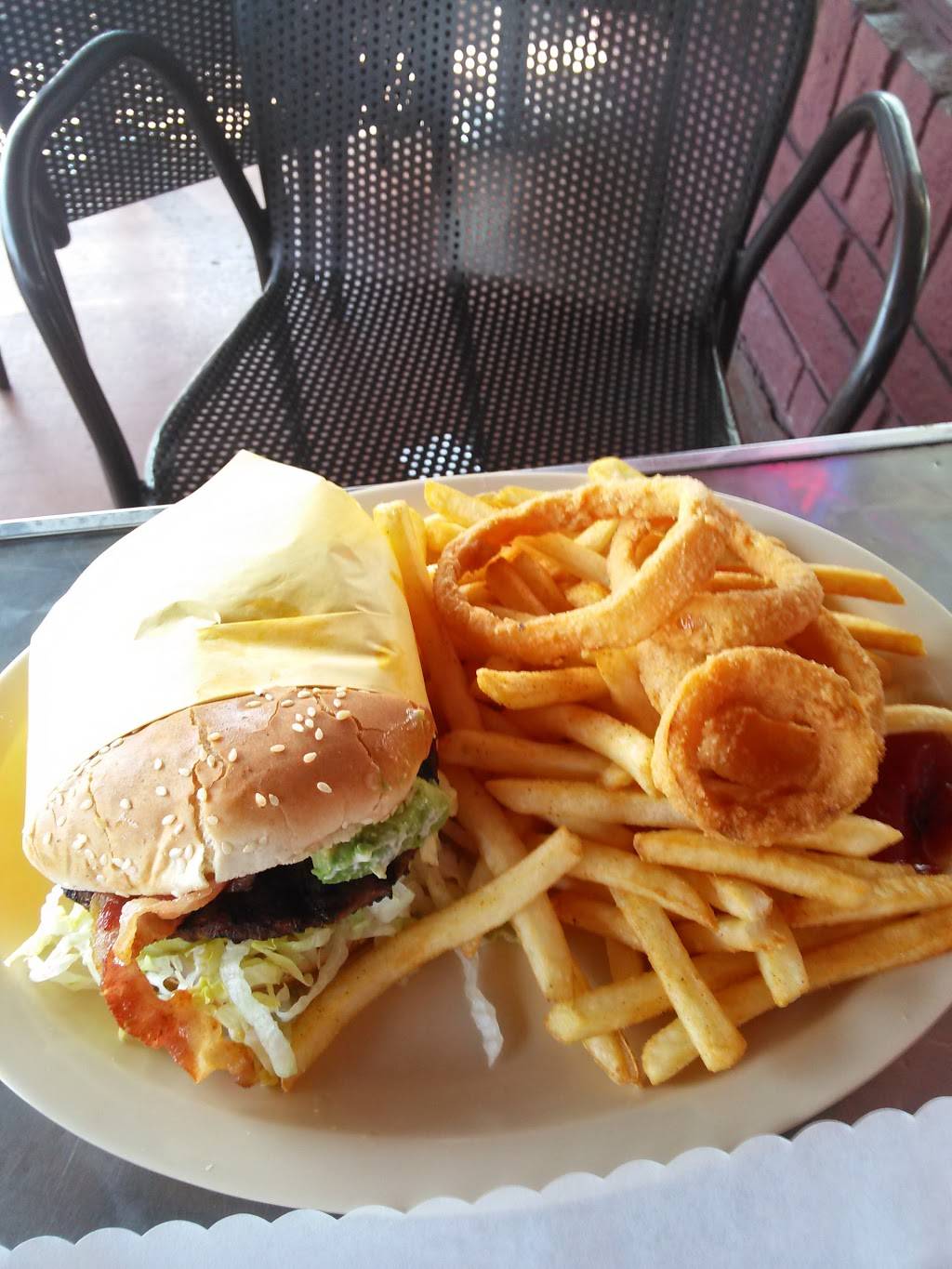 Burgermania | restaurant | 124 E Foothill Blvd, Rialto, CA 92376, USA | 9098745171 OR +1 909-874-5171