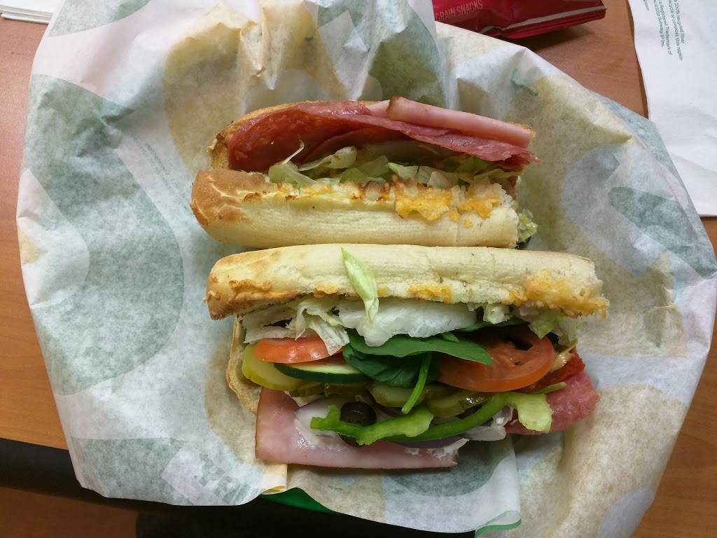 Subway | restaurant | 4001 Hallmark Pkwy, San Bernardino, CA 92407, USA | 9098875733 OR +1 909-887-5733