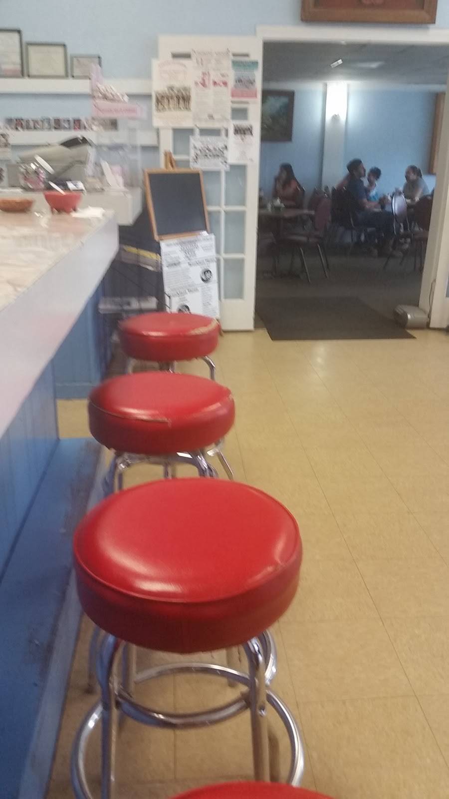 Crystals Cafe | restaurant | 2420 N Zarzamora St, San Antonio, TX 78201, USA | 2107324614 OR +1 210-732-4614