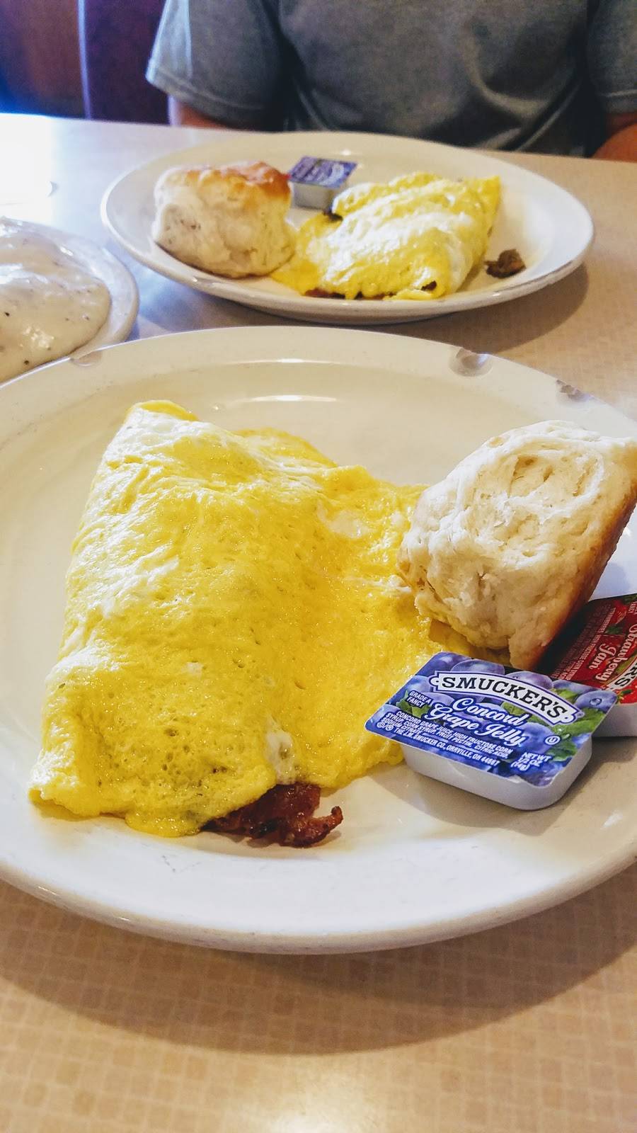 Copper Kettle | restaurant | 276 Main Cross St, Charlestown, IN 47111, USA | 8122564257 OR +1 812-256-4257