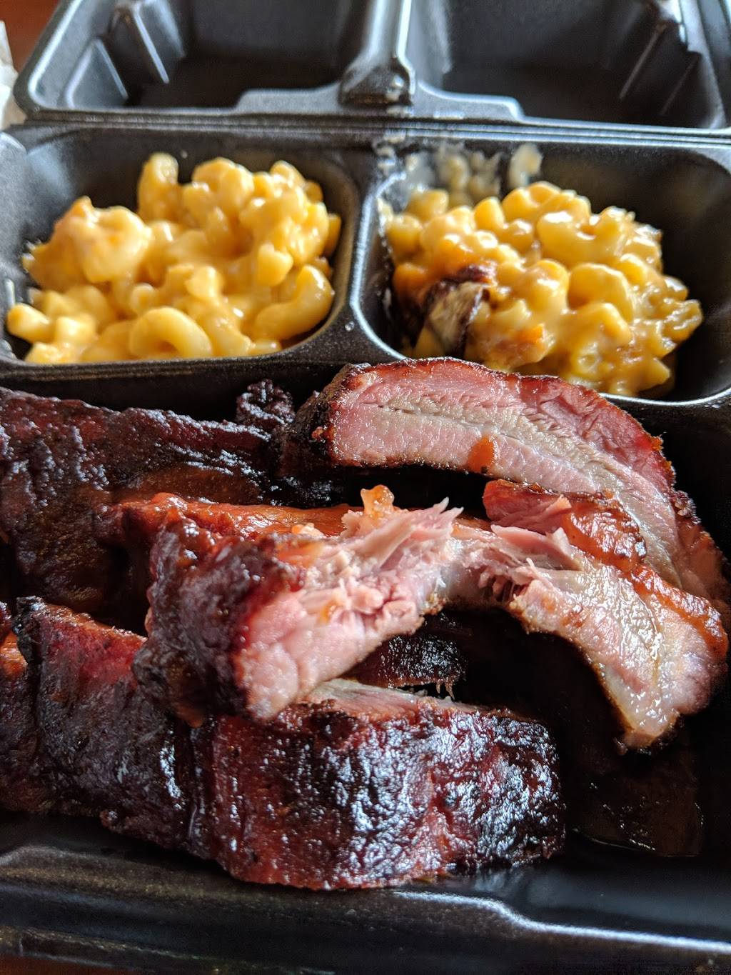 Sweet Lucys Smokehouse | restaurant | 7500 State Rd, Philadelphia, PA 19136, USA | 2153339663 OR +1 215-333-9663