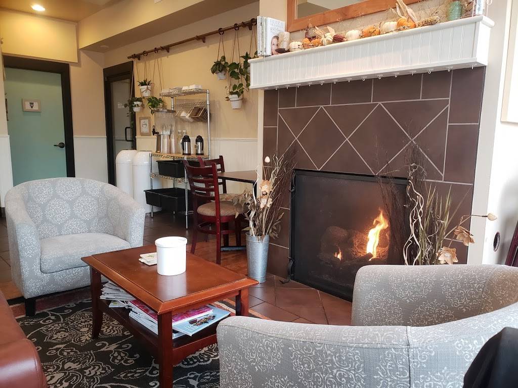 Miss Mollys Cafe & Pastry Shop | cafe | 9201 W Center St, Milwaukee, WI 53222, USA | 4142495665 OR +1 414-249-5665