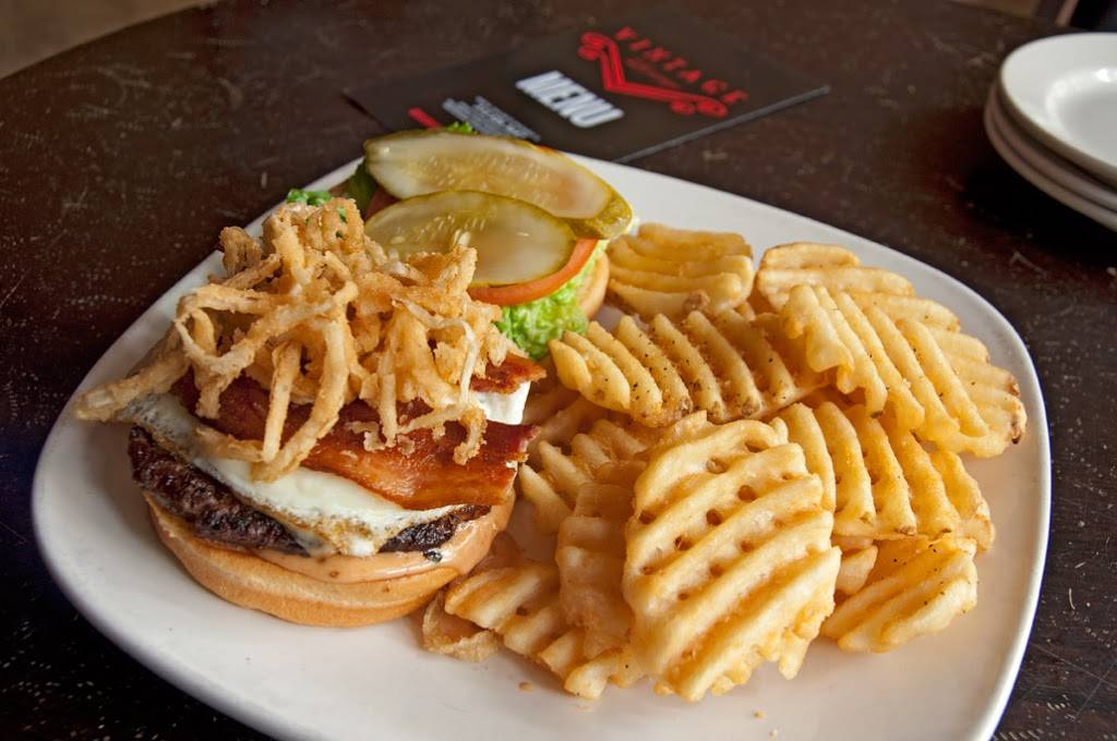 Vintage Bar | night club | 1449 W Taylor St, Chicago, IL 60607, USA | 3125263647 OR +1 312-526-3647