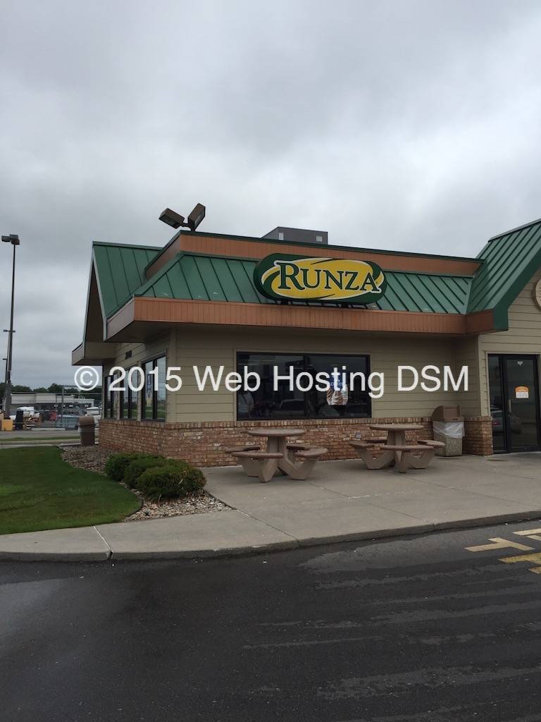 Runza Restaurant | restaurant | 2101 W 2nd St, Hastings, NE 68901, USA | 4024639491 OR +1 402-463-9491