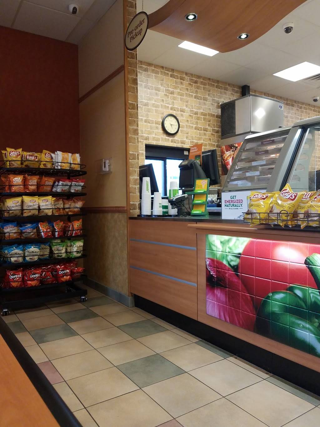 Subway | restaurant | 3727 W Willow Knolls Dr, Peoria, IL 61614, USA | 3096913606 OR +1 309-691-3606