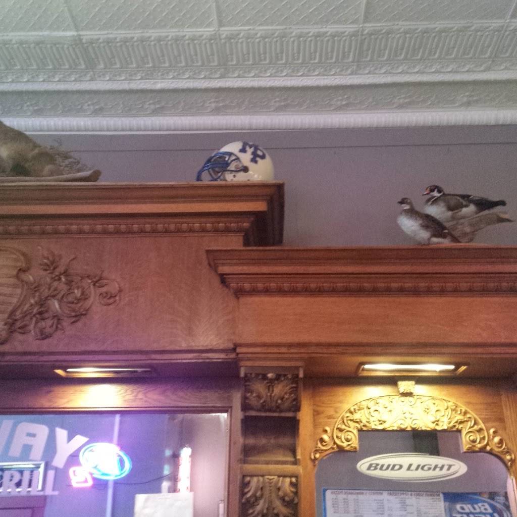 Midway Bar and Grill | restaurant | 140 High St, Mineral Point, WI 53565, USA | 6089874309 OR +1 608-987-4309