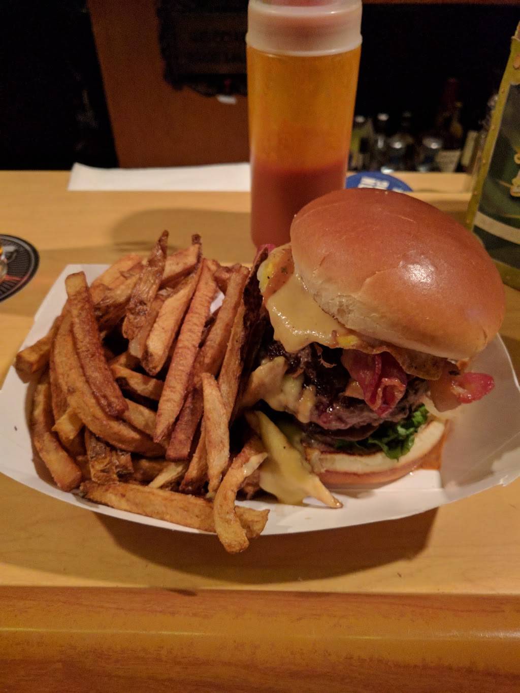 Georges Lounge | restaurant | 229 Cleveland Ave NW, Canton, OH 44702, USA | 3304520029 OR +1 330-452-0029