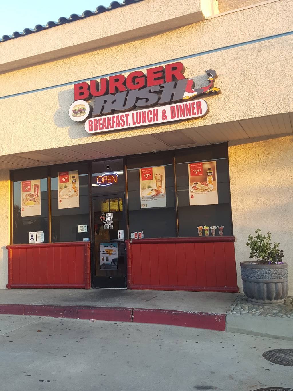 Burger Rush | restaurant | 475 W Stetson Ave, Hemet, CA 92543, USA | 9519292333 OR +1 951-929-2333