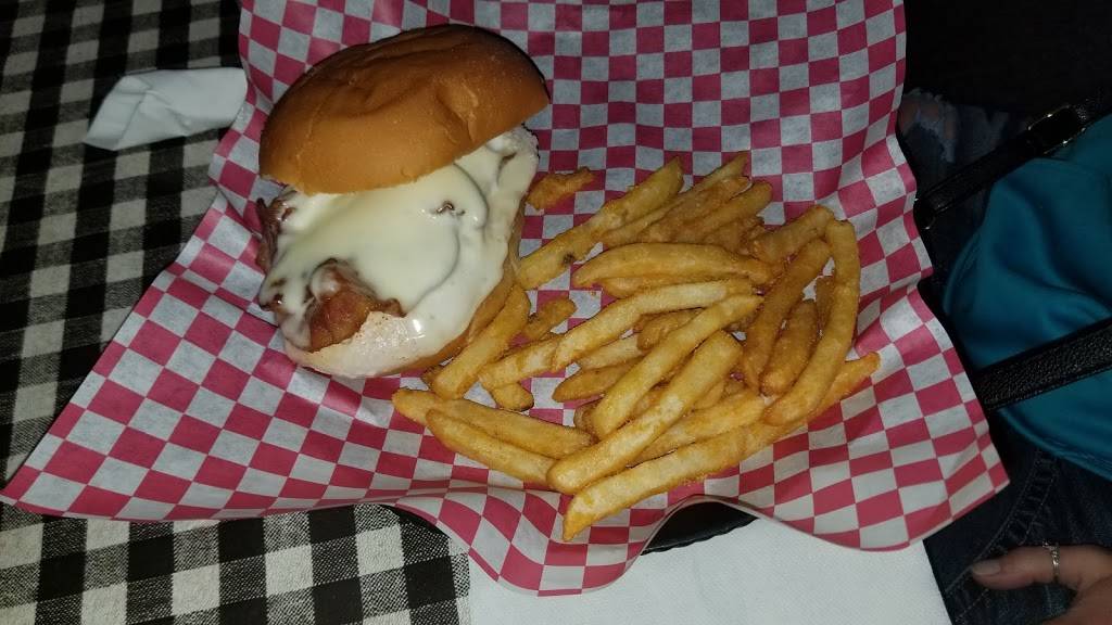 Bottoms Up Bar & Grill | restaurant | 4096 Co Rd A, Tomahawk, WI 54487, USA | 7152242480 OR +1 715-224-2480