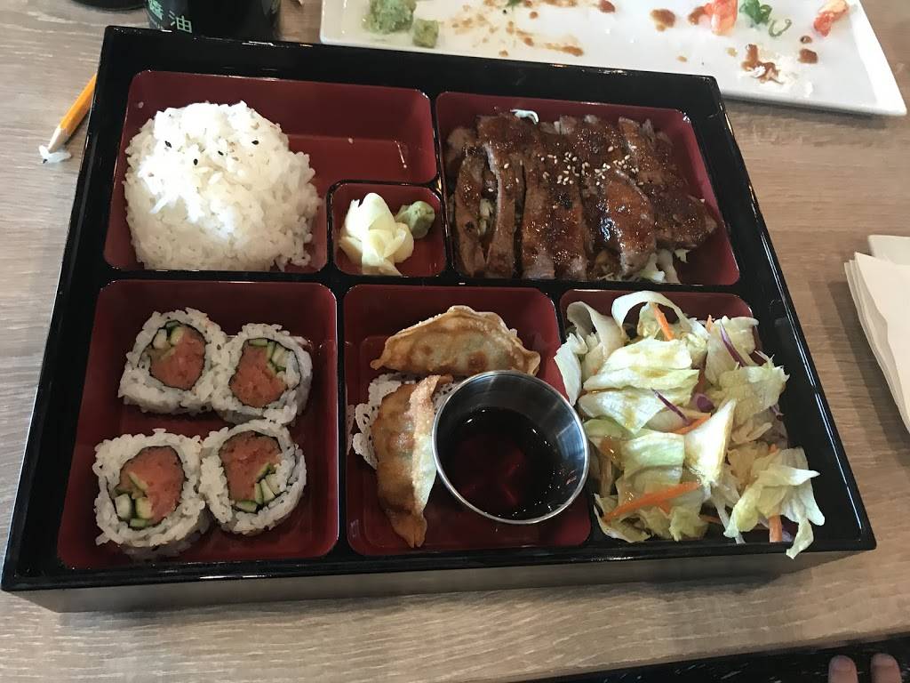 Ugly Tuna Sushi | restaurant | 15459 W Bell Rd #113, Surprise, AZ 85374, USA | 6232481957 OR +1 623-248-1957