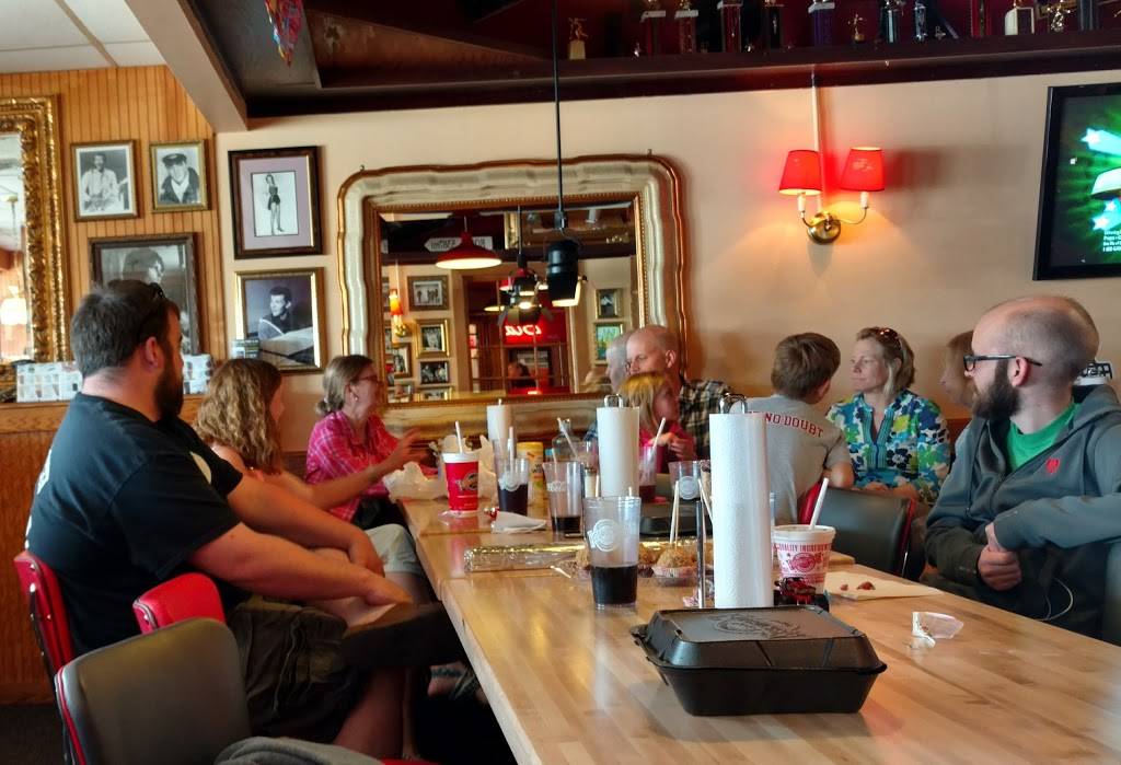 Fuddruckers | restaurant | 16065 W Bluemound Rd, Brookfield, WI 53005, USA | 2627843833 OR +1 262-784-3833