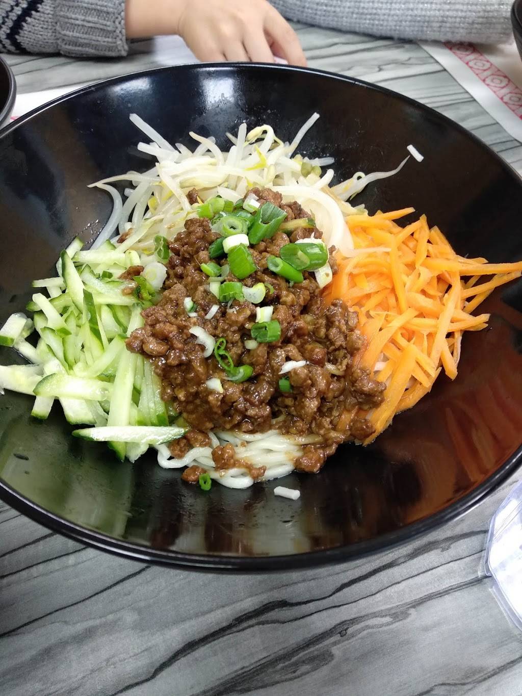 Longlong noodles 鲜味居 | restaurant | 425 McArthur Ave. #5, Ottawa, ON K1K 1G5, Canada | 6137412531 OR +1 613-741-2531