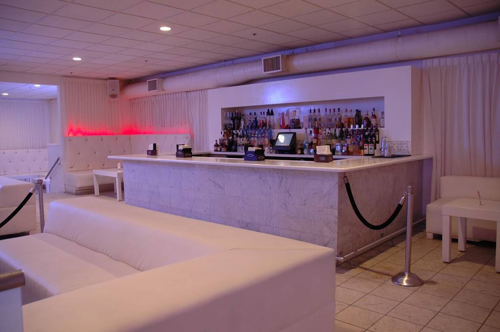 6 Lounge | restaurant | 247 S Meridian St, Indianapolis, IN 46225, USA | 3176386660 OR +1 317-638-6660
