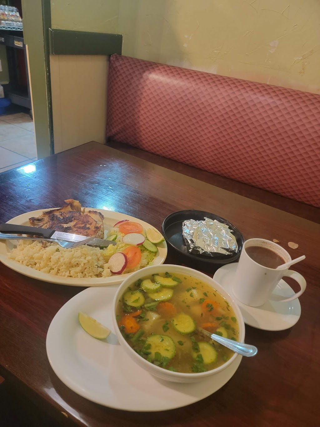 La Paleta Restaurant Y Pupuseria | restaurant | 3620 W Pioneer Dr, Irving, TX 75061, USA | 9728712244 OR +1 972-871-2244