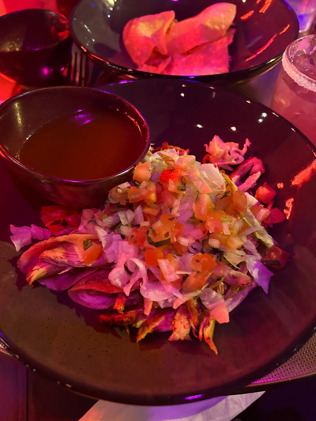 Mucho Mas Mexican Eatery & Lounge | restaurant | 8201 Oak St, New Orleans, LA 70118, USA | 5043241616 OR +1 504-324-1616