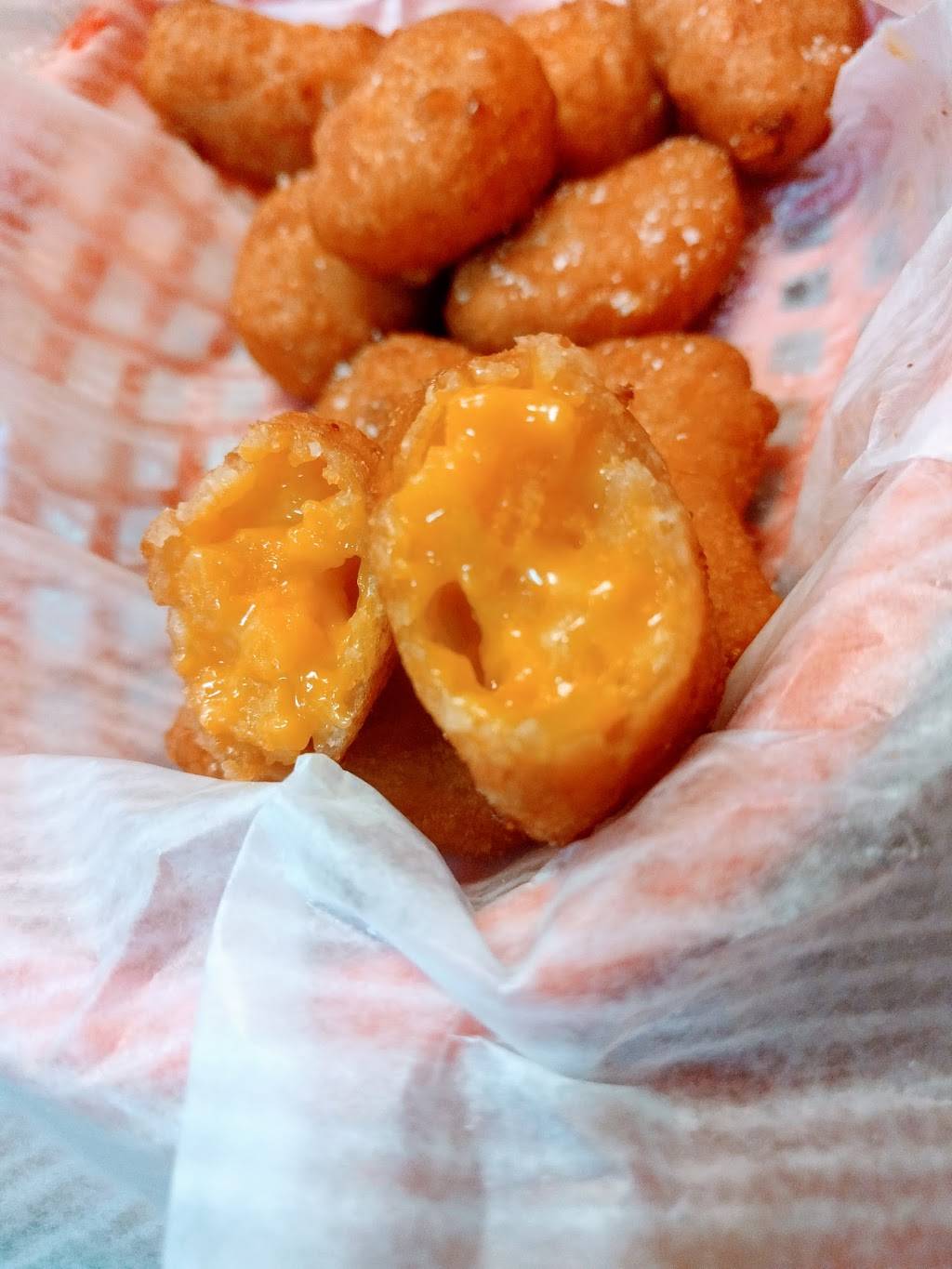 Paisley Hippo Sandwich Shop | meal takeaway | 22 Commerce St # 7, Hinesburg, VT 05461, USA | 8024822345 OR +1 802-482-2345