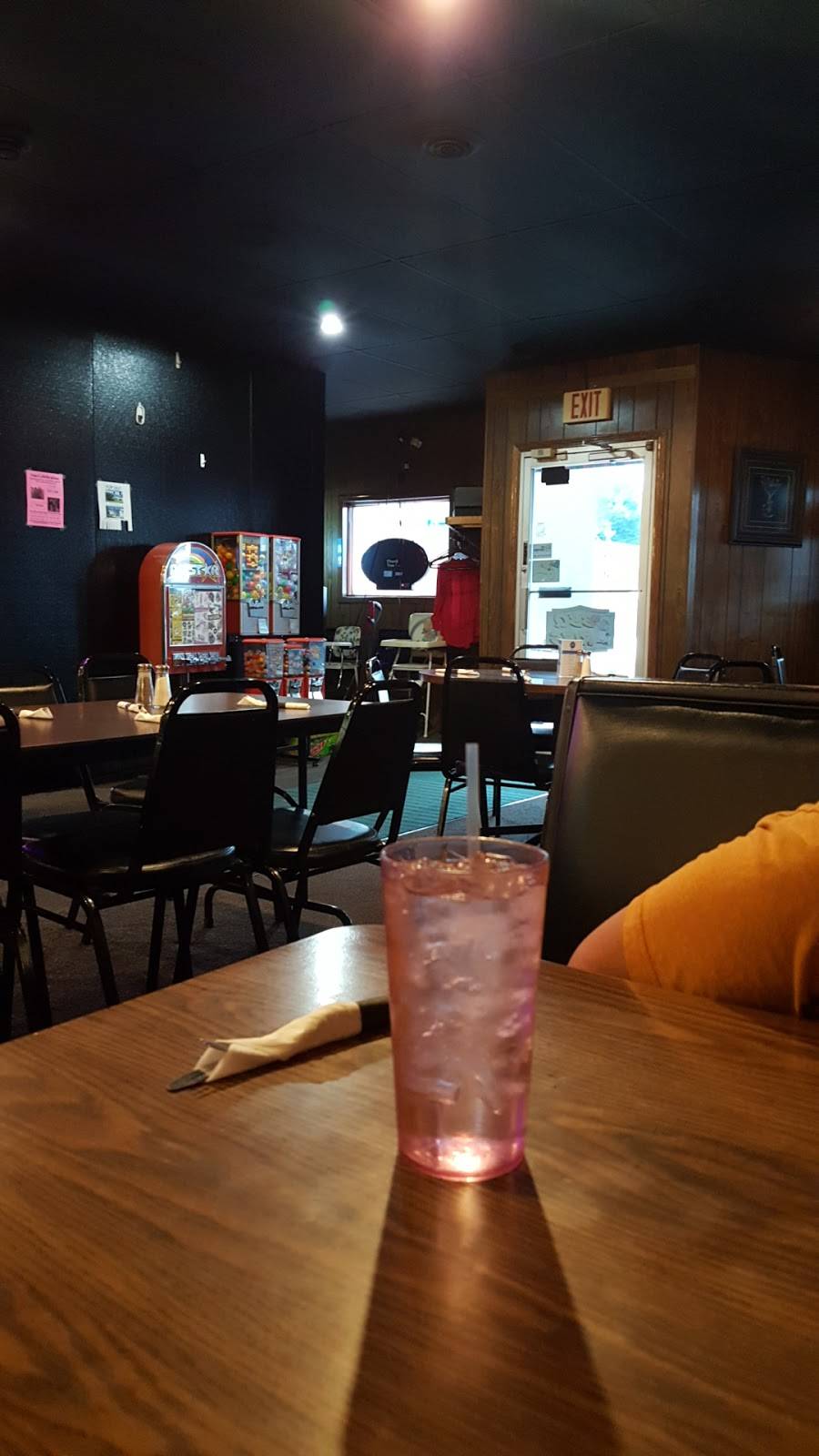 Dollys Bar & Grill | restaurant | 109 Pine St, Auburn, IA 51433, USA | 7126882220 OR +1 712-688-2220