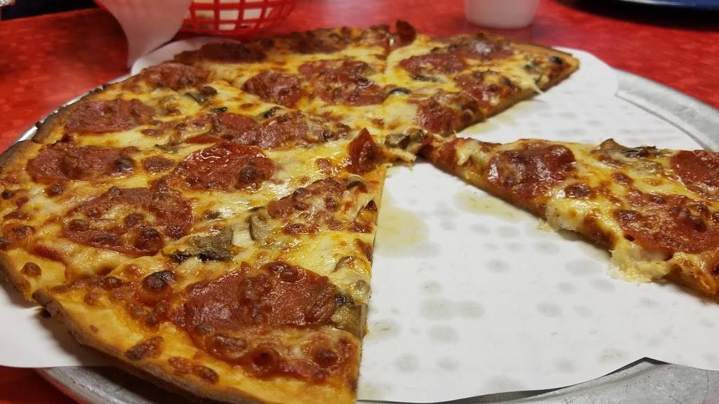 Spinners Pizza | restaurant | 2125 McComb Rd Suite 110, Stoughton, WI 53589, USA | 6082056438 OR +1 608-205-6438