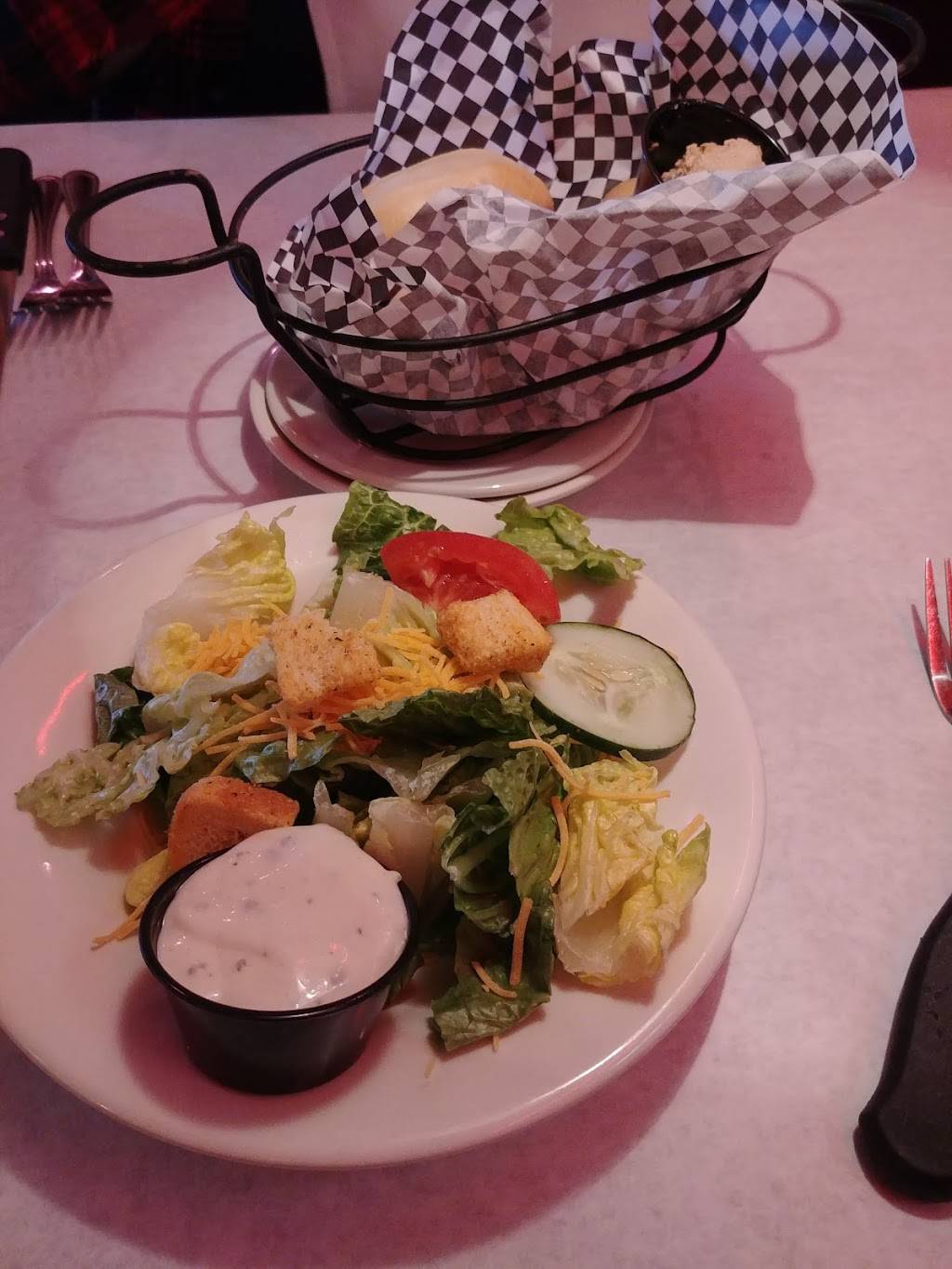 Steves Dakota Grill | restaurant | 1600 Broad Ave, Findlay, OH 45840, USA | 4194209394 OR +1 419-420-9394