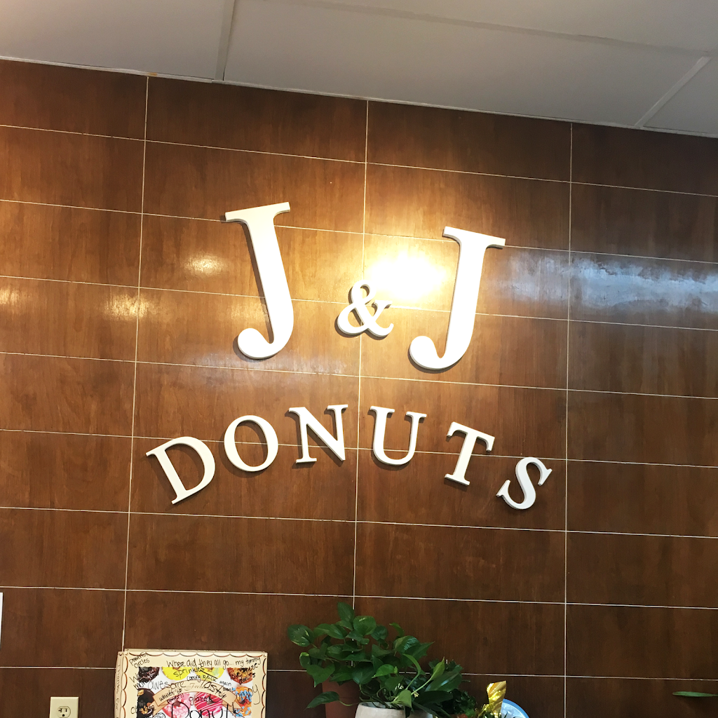 J & J Donuts | bakery | 415 Peachtree Industrial Blvd, Suwanee, GA 30024, USA | 6789263763 OR +1 678-926-3763