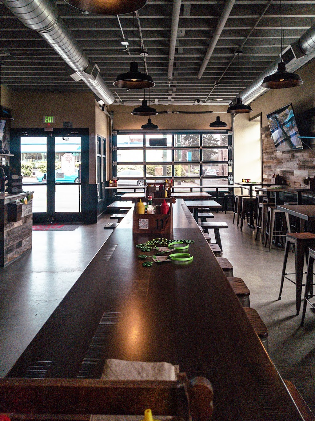 The Redd Dog | restaurant | 2805 6th Ave, Tacoma, WA 98406, USA | 2532121174 OR +1 253-212-1174