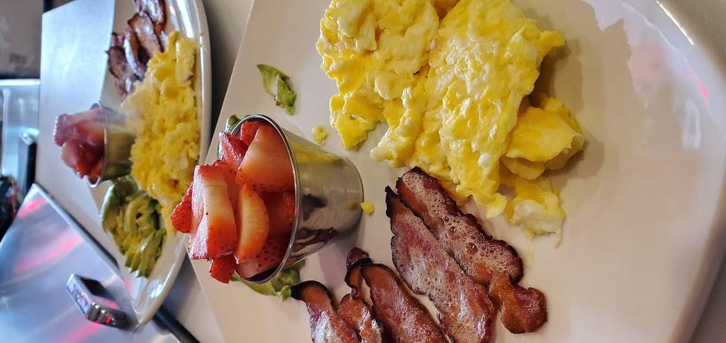 CrepeStar Dessert Cafe & Bistro - Aurora | restaurant | 14800 Yonge St unit 106, Aurora, ON L4G 1N3, Canada | 9057139988 OR +1 905-713-9988